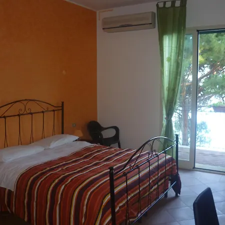 Alba Tra I Pini B&B 체팔루