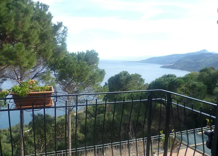 לינה וארוחת בוקר Alba Tra I Pini 4*